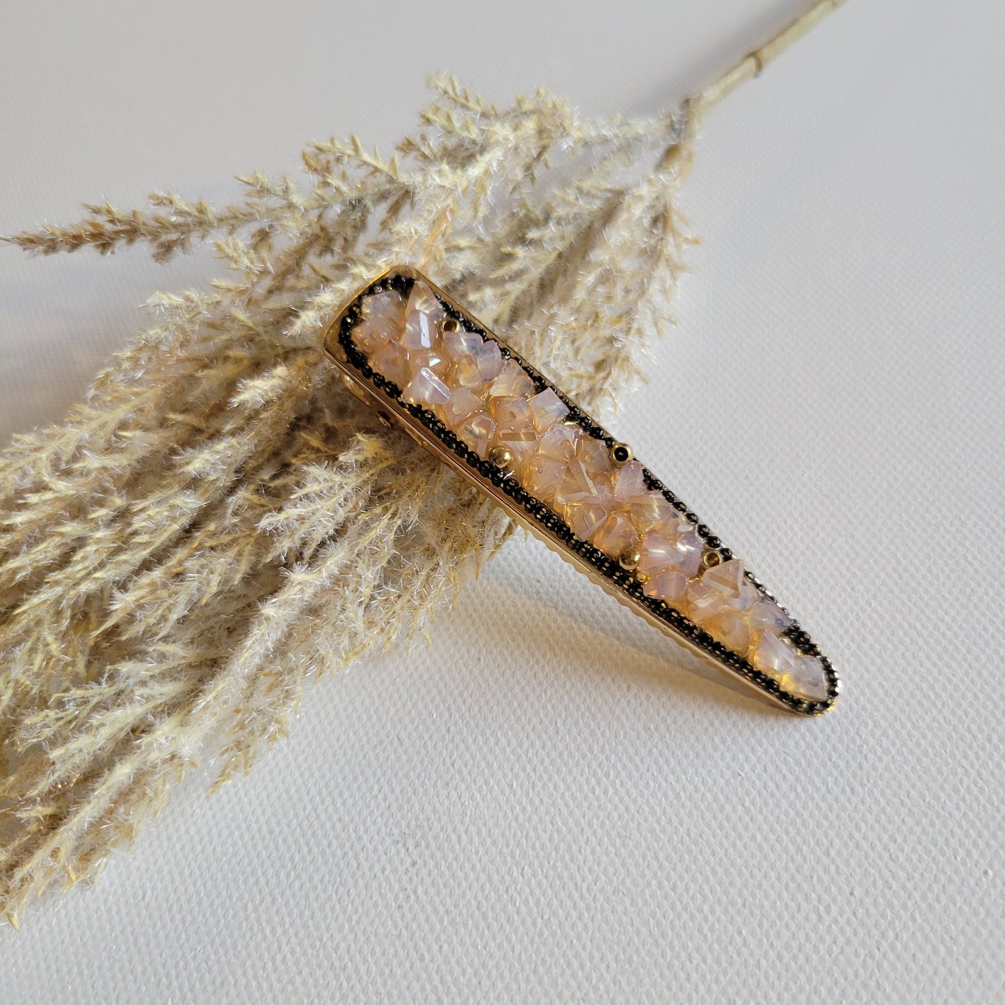 Ecru Geometric Crystal Clip