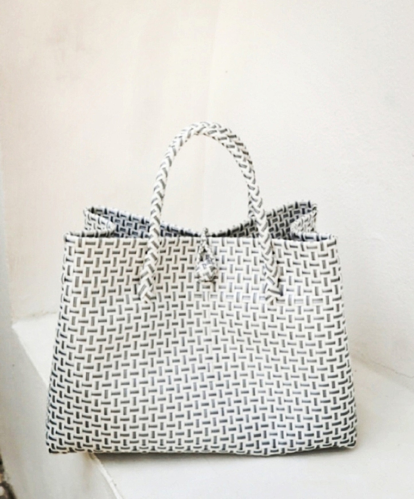 WHITE LoHLa TOTE HANDBAG