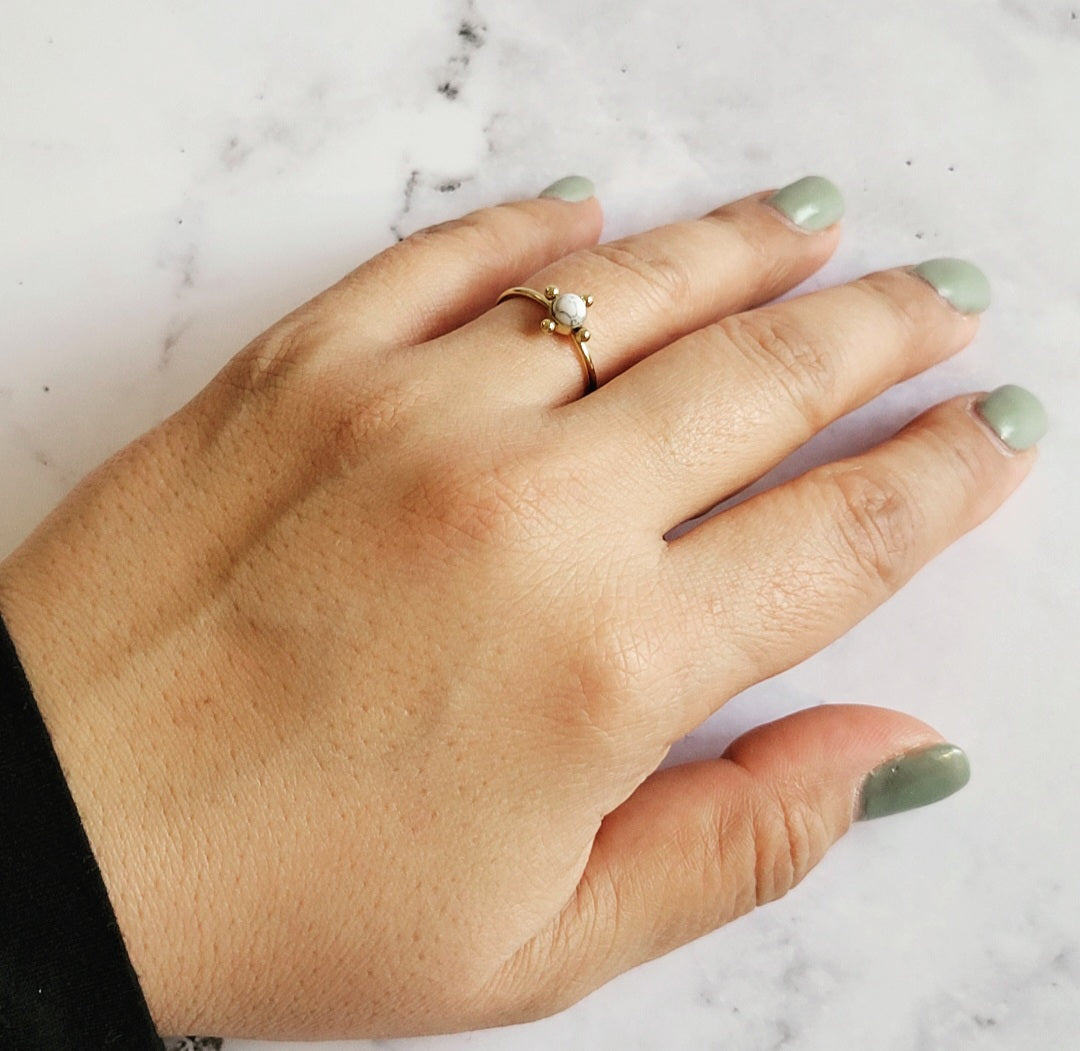 WHITE AGATE RING